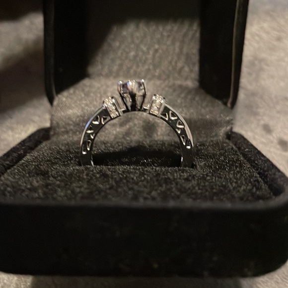 Beautiful, Marquis Cut sz 8 Tanzanite Ring w/Baguettes & Rhinestones!!! - Picture 7 of 10